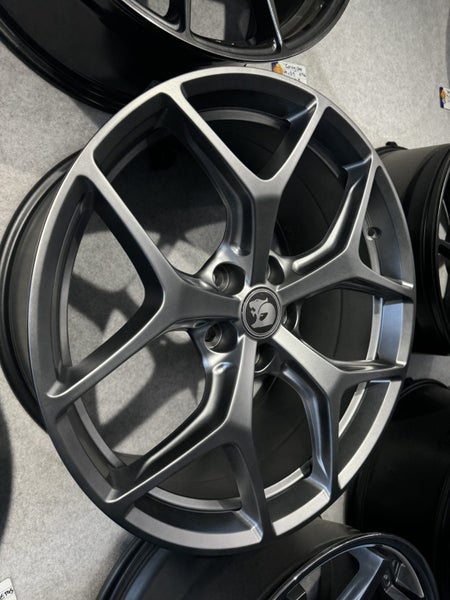 20x8.5 -- Holden OEM Alloy